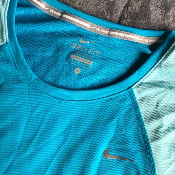 Nike long sleeve running shirt - Picture 3 of 5